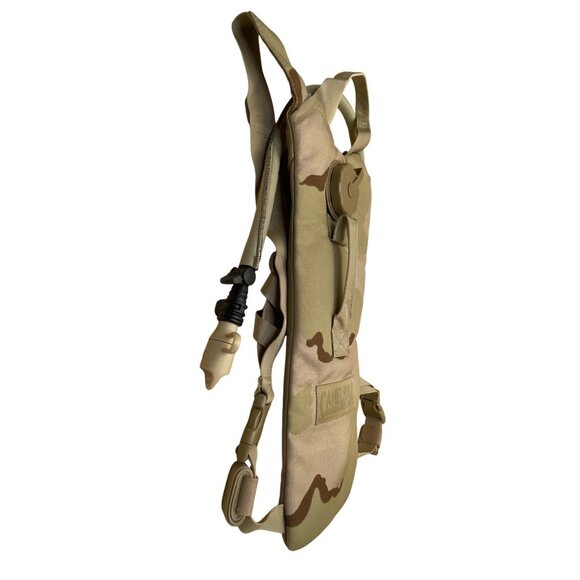 CamelBak Maximum Gear Desert Camo Nylon With Adjustable Straps Hydration Pack 3L - Picture 4 of 9